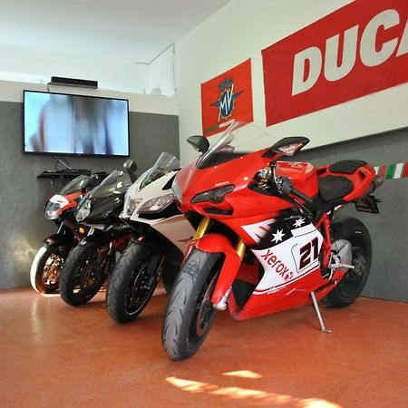 Bed and Breakfast Italian Piston House Sport Moto Rent Millesimo Esterno foto