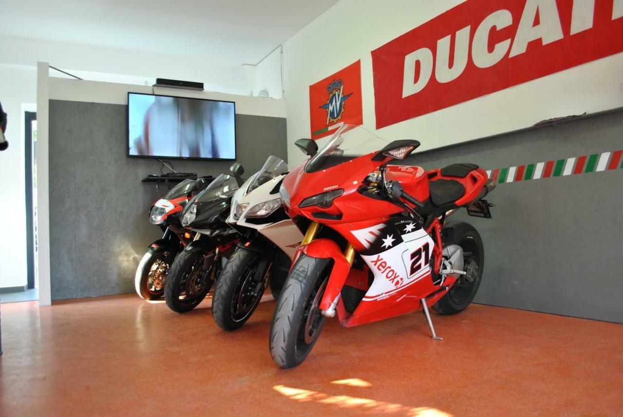 Bed and Breakfast Italian Piston House Sport Moto Rent Millesimo Esterno foto