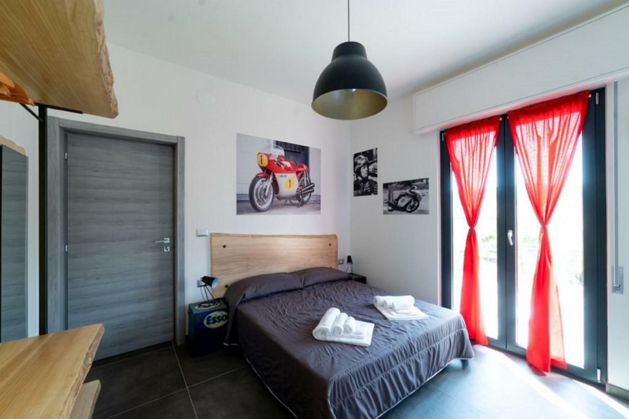 Bed and Breakfast Italian Piston House Sport Moto Rent Millesimo Esterno foto