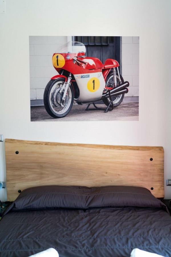 Bed and Breakfast Italian Piston House Sport Moto Rent Millesimo Esterno foto
