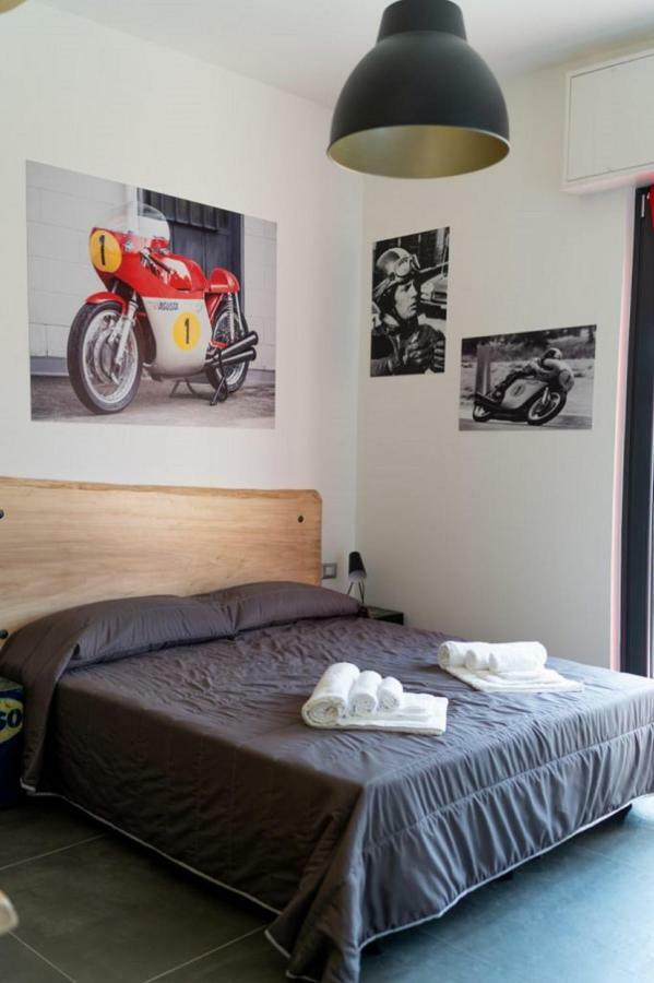 Bed and Breakfast Italian Piston House Sport Moto Rent Millesimo Esterno foto