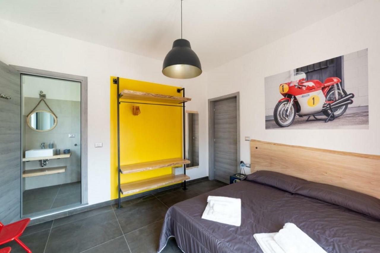 Bed and Breakfast Italian Piston House Sport Moto Rent Millesimo Esterno foto