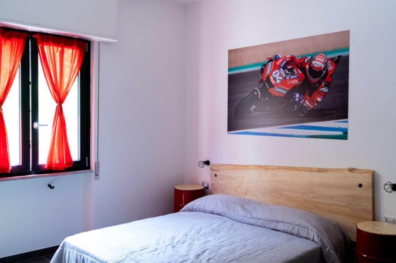 Bed and Breakfast Italian Piston House Sport Moto Rent Millesimo Esterno foto