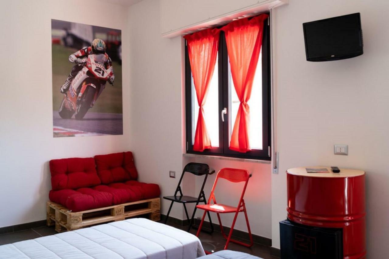 Bed and Breakfast Italian Piston House Sport Moto Rent Millesimo Esterno foto