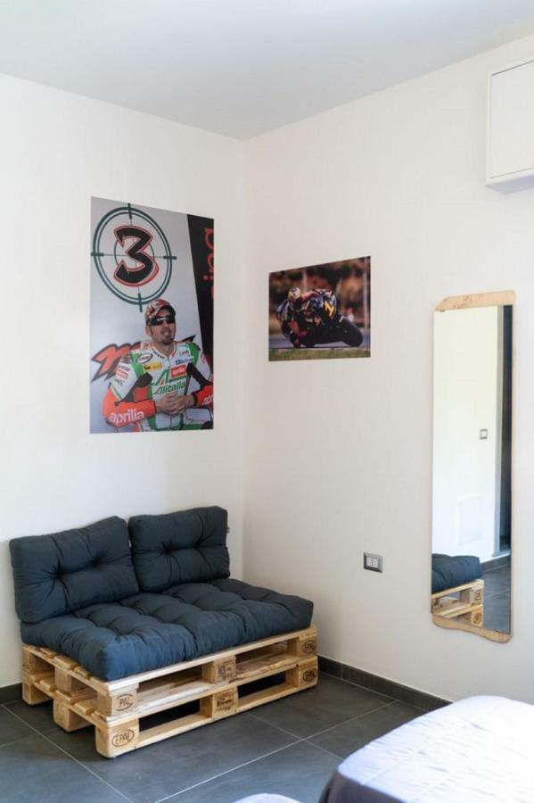 Bed and Breakfast Italian Piston House Sport Moto Rent Millesimo Esterno foto