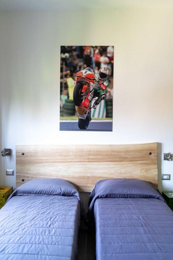 Bed and Breakfast Italian Piston House Sport Moto Rent Millesimo Esterno foto